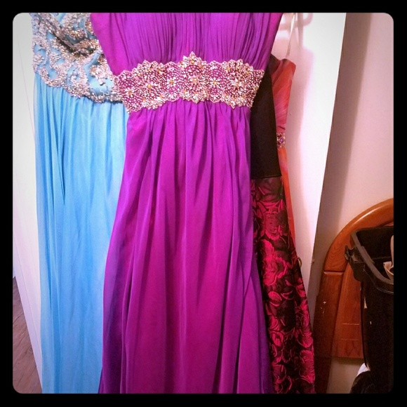 Beautiful purple gown - Picture 1 of 3